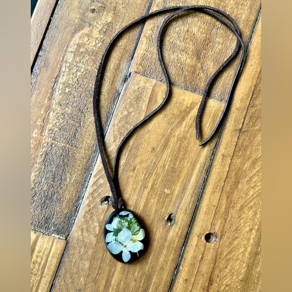 Botanical Pendant Choker Necklace